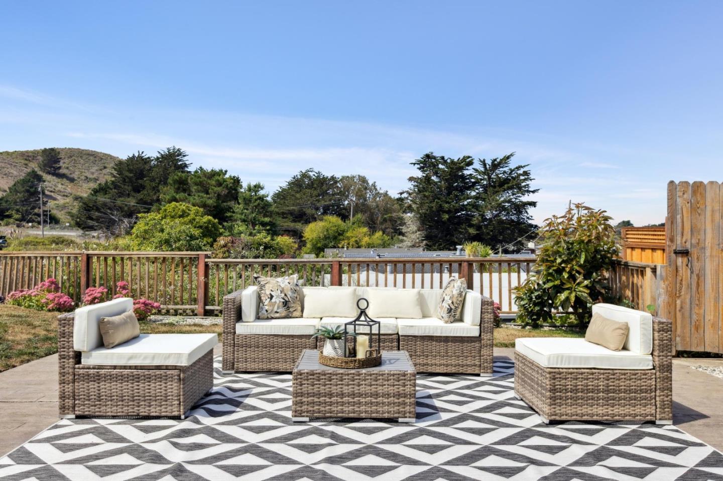 Detail Gallery Image 30 of 41 For 812 Burns Ct, Pacifica,  CA 94044 - 3 Beds | 2 Baths