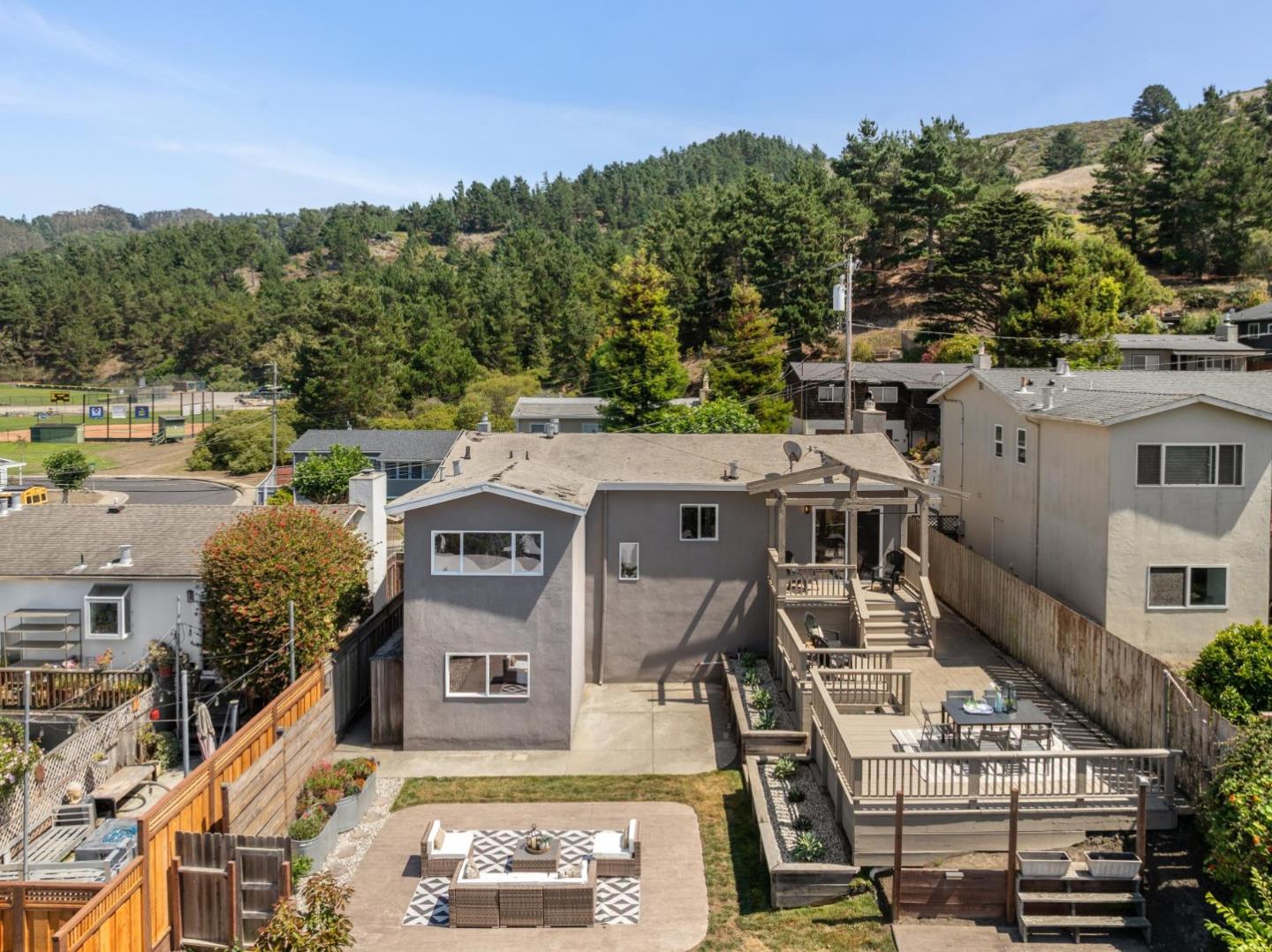 Detail Gallery Image 33 of 41 For 812 Burns Ct, Pacifica,  CA 94044 - 3 Beds | 2 Baths