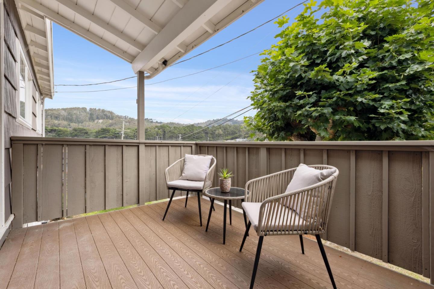 Detail Gallery Image 4 of 41 For 812 Burns Ct, Pacifica,  CA 94044 - 3 Beds | 2 Baths
