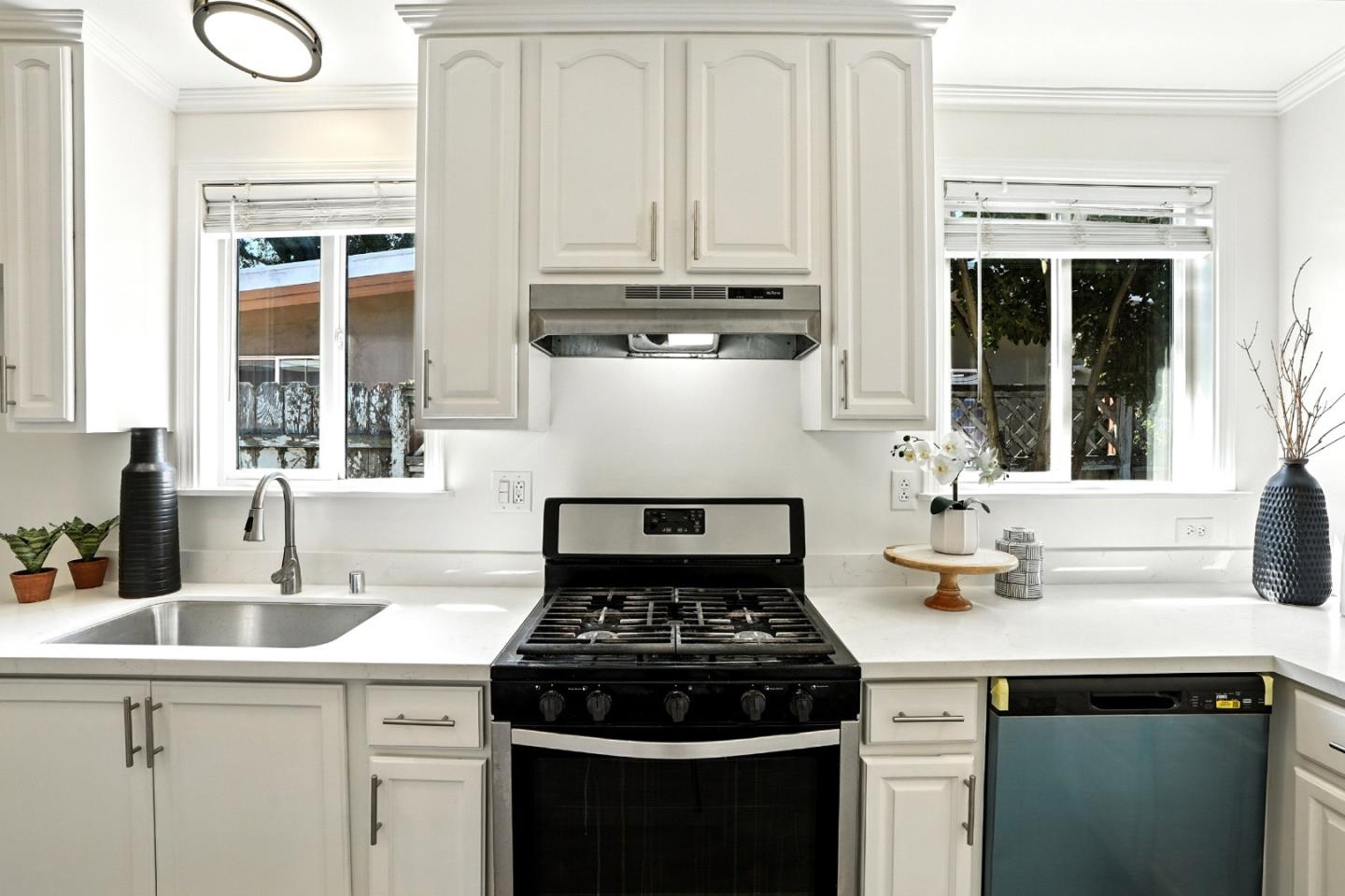 Detail Gallery Image 21 of 36 For 2462 Fordham St, East Palo Alto,  CA 94303 - 3 Beds | 1 Baths
