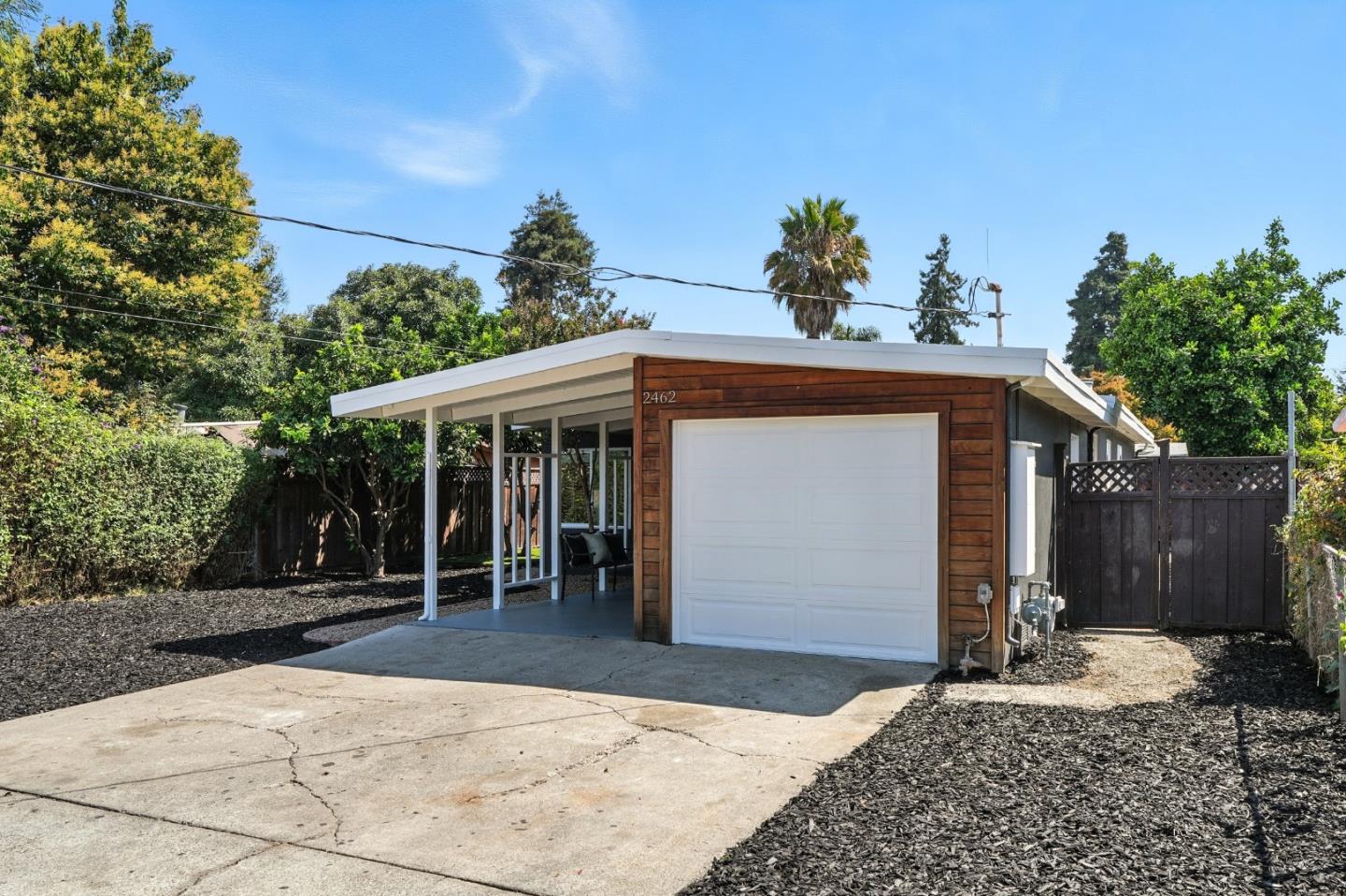 Detail Gallery Image 3 of 36 For 2462 Fordham St, East Palo Alto,  CA 94303 - 3 Beds | 1 Baths