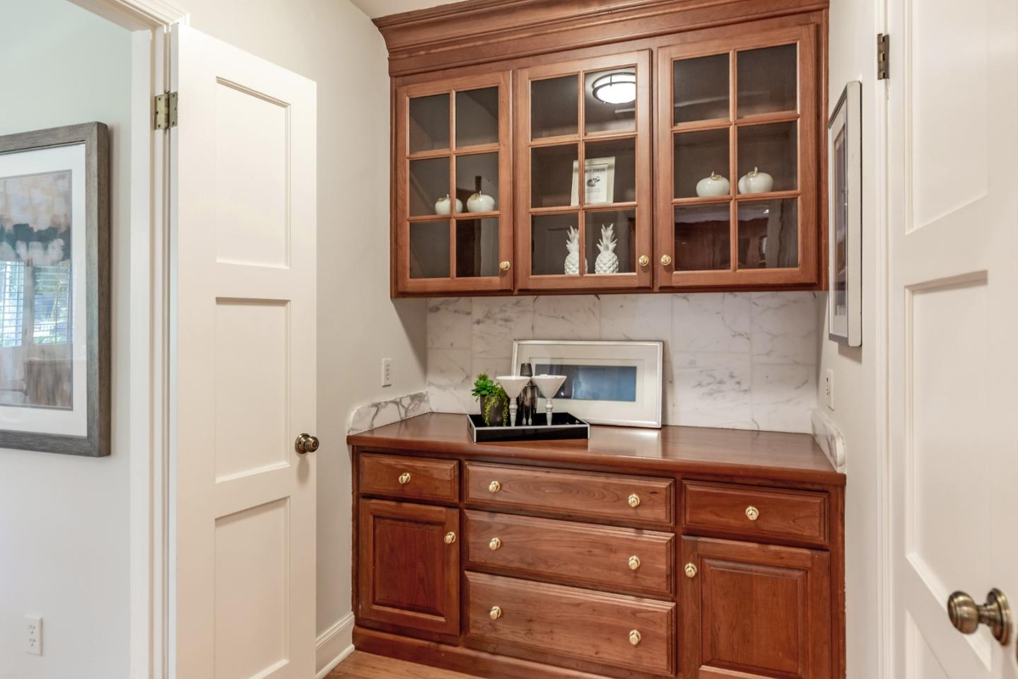 Detail Gallery Image 10 of 52 For 16000 Greenwood Rd, Monte Sereno,  CA 95030 - 5 Beds | 3/1 Baths