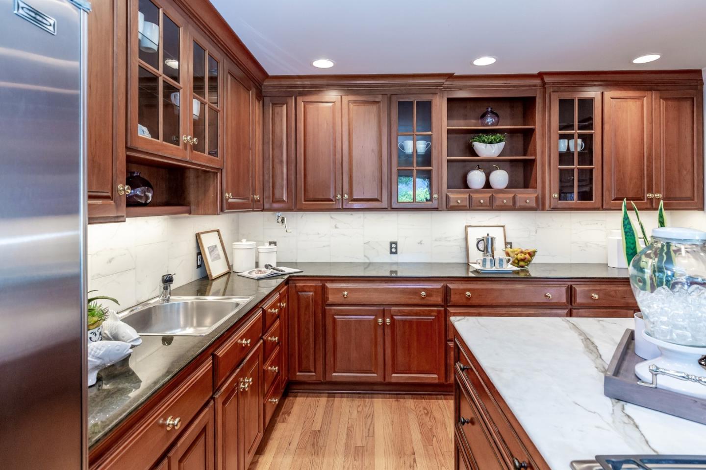 Detail Gallery Image 11 of 52 For 16000 Greenwood Rd, Monte Sereno,  CA 95030 - 5 Beds | 3/1 Baths