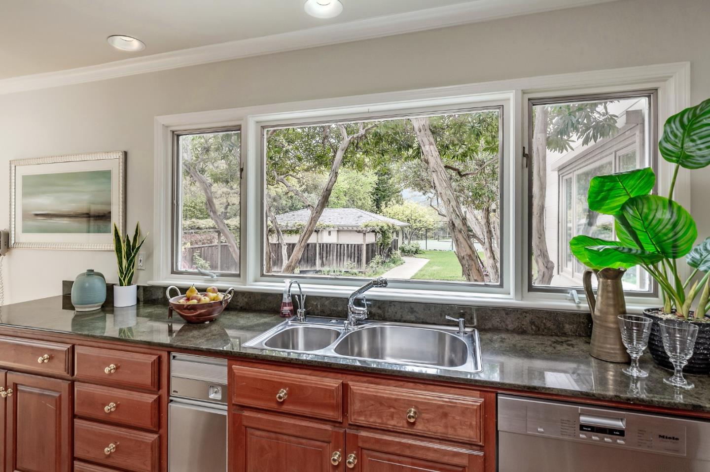 Detail Gallery Image 16 of 52 For 16000 Greenwood Rd, Monte Sereno,  CA 95030 - 5 Beds | 3/1 Baths