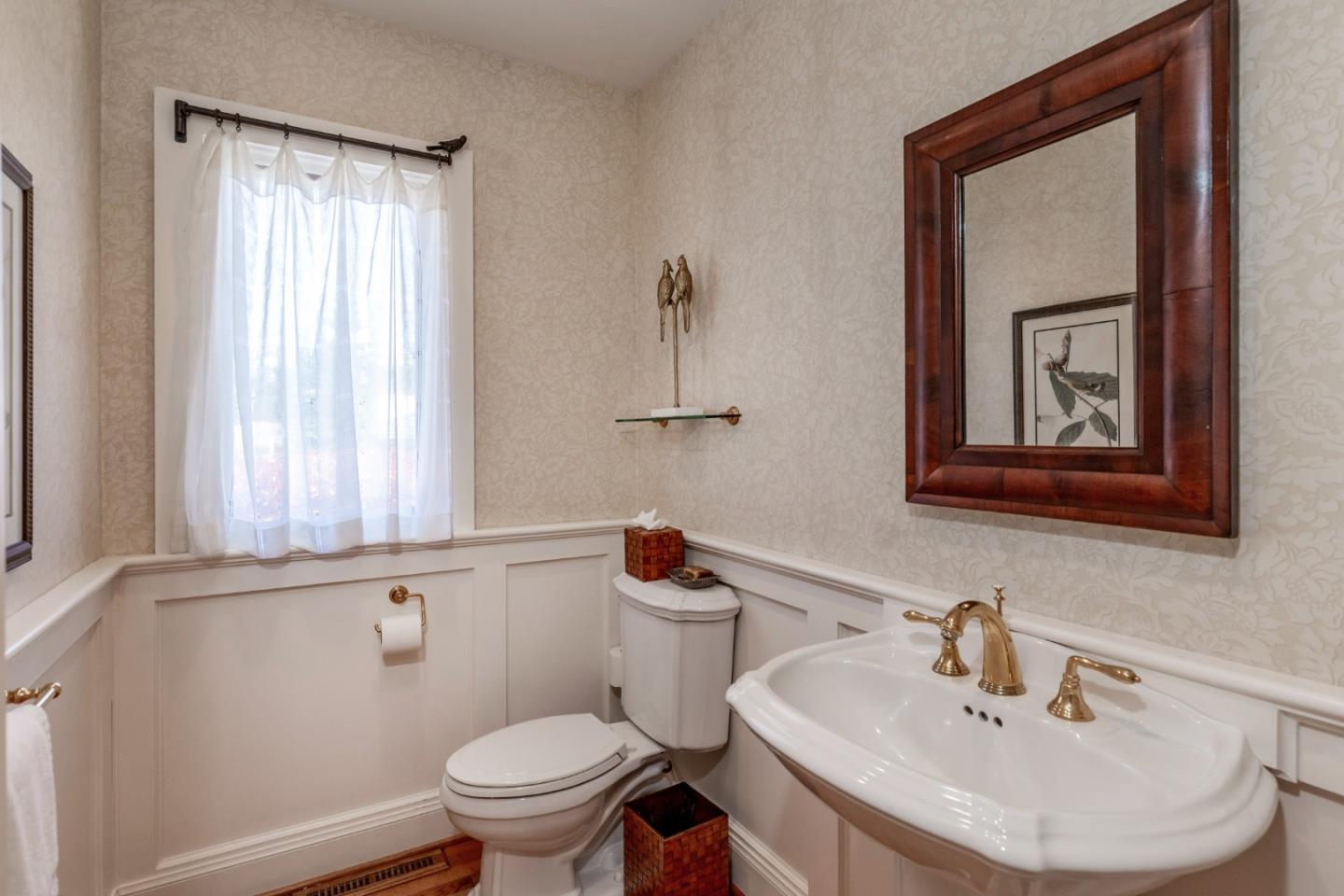 Detail Gallery Image 18 of 52 For 16000 Greenwood Rd, Monte Sereno,  CA 95030 - 5 Beds | 3/1 Baths