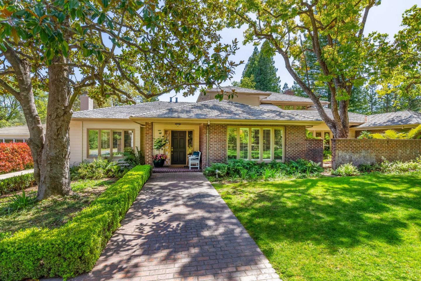 Detail Gallery Image 2 of 52 For 16000 Greenwood Rd, Monte Sereno,  CA 95030 - 5 Beds | 3/1 Baths