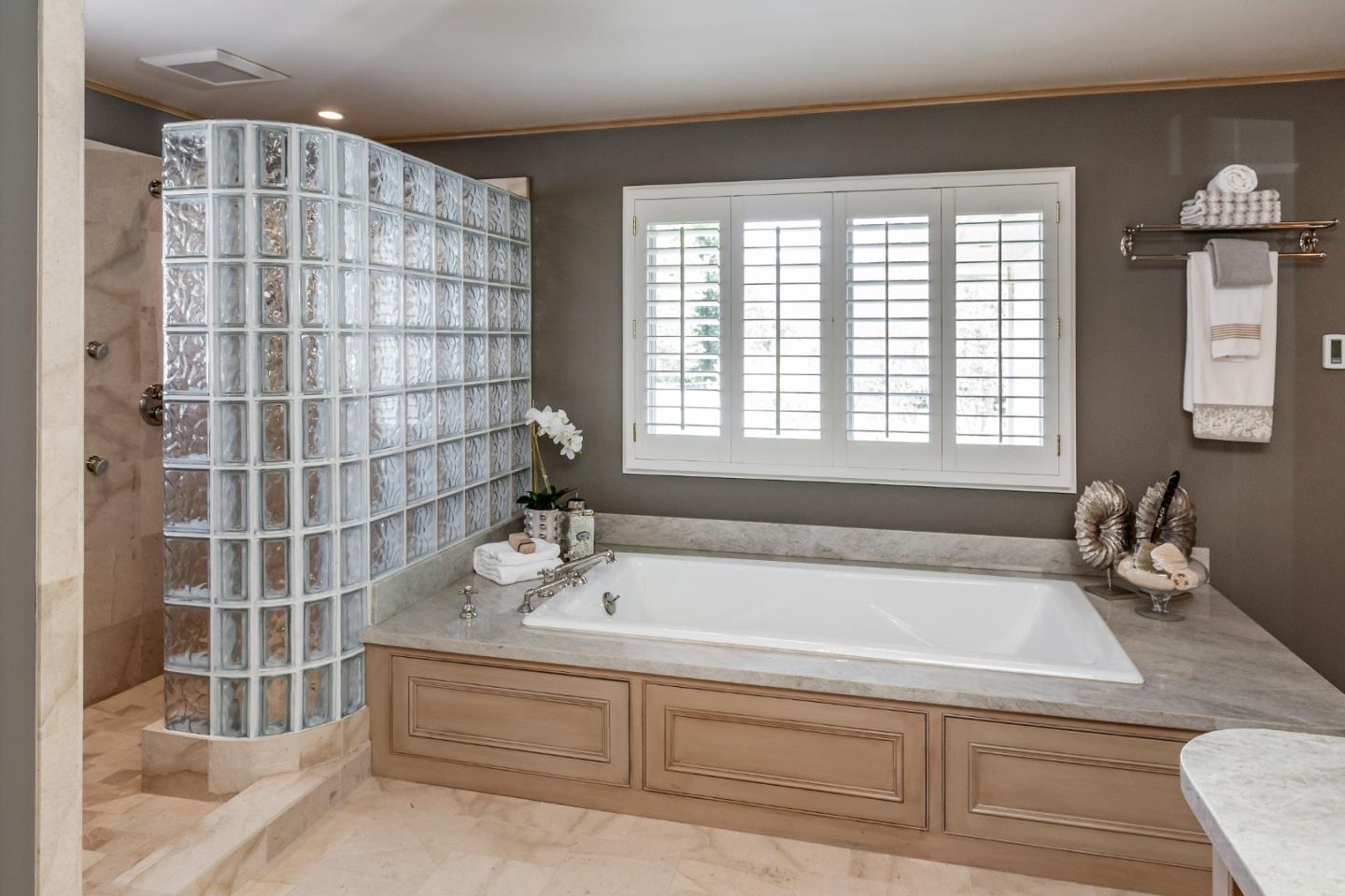 Detail Gallery Image 26 of 52 For 16000 Greenwood Rd, Monte Sereno,  CA 95030 - 5 Beds | 3/1 Baths