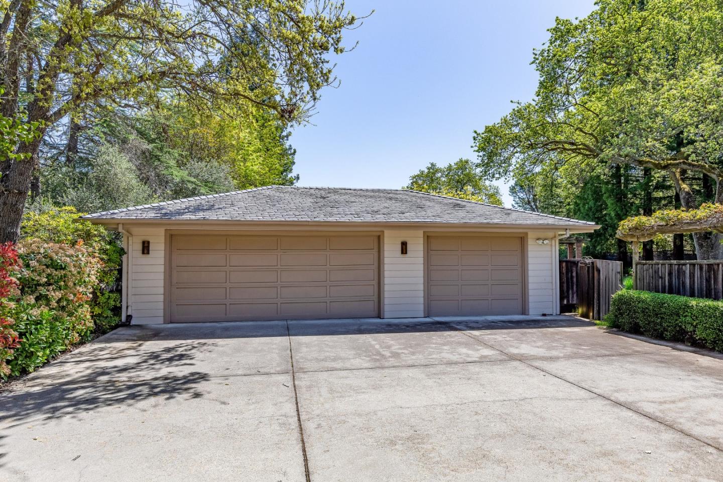 Detail Gallery Image 39 of 52 For 16000 Greenwood Rd, Monte Sereno,  CA 95030 - 5 Beds | 3/1 Baths