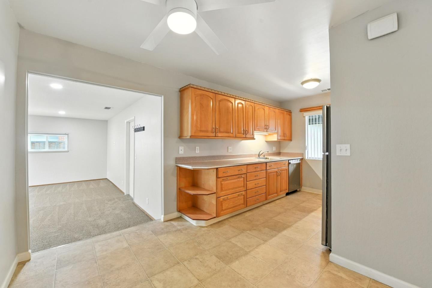 Detail Gallery Image 12 of 32 For 2170 Stebbins Ave, Santa Clara,  CA 95051 - 3 Beds | 2 Baths