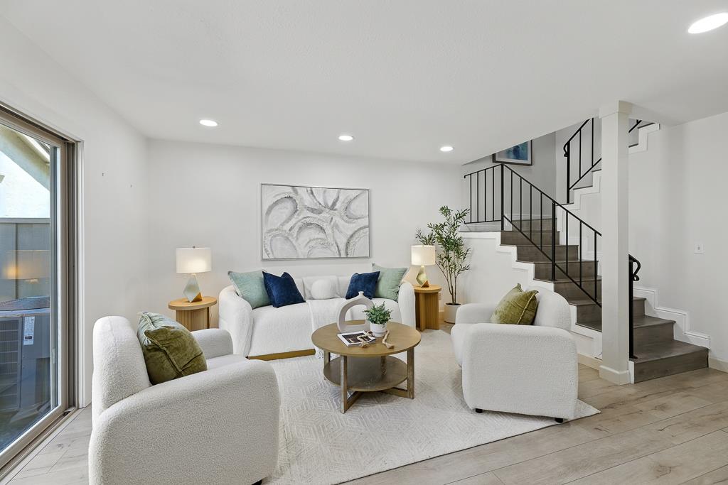 Detail Gallery Image 10 of 63 For 3133 Loma Verde Dr #39,  San Jose,  CA 95117 - 3 Beds | 2/1 Baths