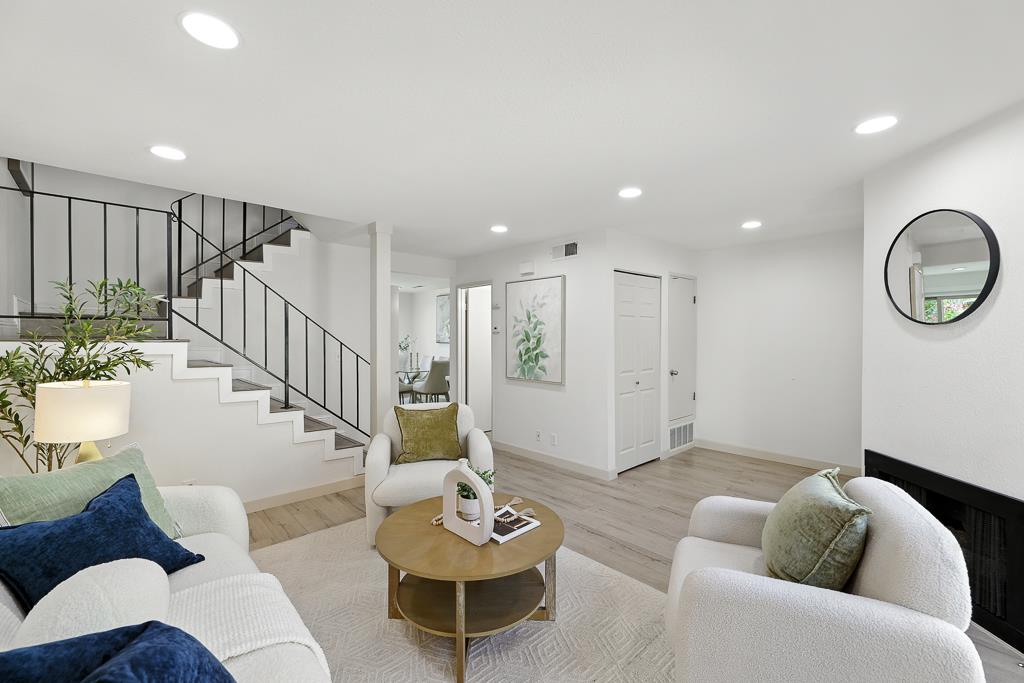 Detail Gallery Image 12 of 63 For 3133 Loma Verde Dr #39,  San Jose,  CA 95117 - 3 Beds | 2/1 Baths