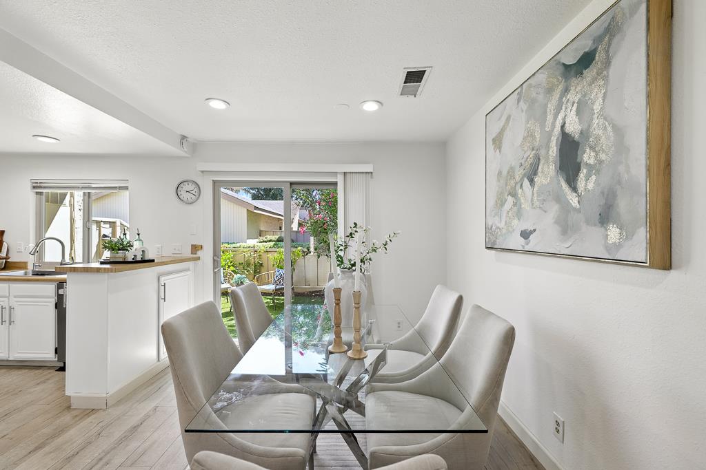 Detail Gallery Image 24 of 63 For 3133 Loma Verde Dr #39,  San Jose,  CA 95117 - 3 Beds | 2/1 Baths