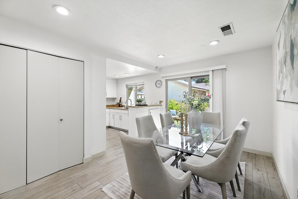 Detail Gallery Image 25 of 63 For 3133 Loma Verde Dr #39,  San Jose,  CA 95117 - 3 Beds | 2/1 Baths