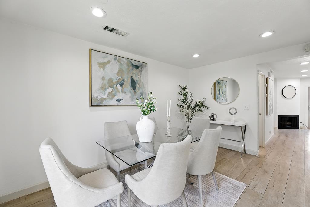 Detail Gallery Image 27 of 63 For 3133 Loma Verde Dr #39,  San Jose,  CA 95117 - 3 Beds | 2/1 Baths