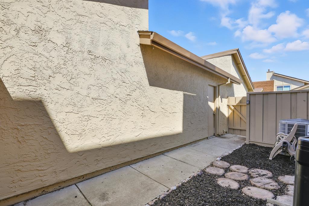Detail Gallery Image 5 of 63 For 3133 Loma Verde Dr #39,  San Jose,  CA 95117 - 3 Beds | 2/1 Baths