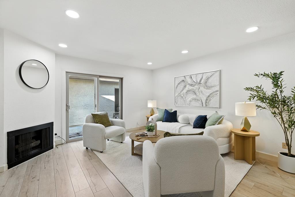 Detail Gallery Image 8 of 63 For 3133 Loma Verde Dr #39,  San Jose,  CA 95117 - 3 Beds | 2/1 Baths