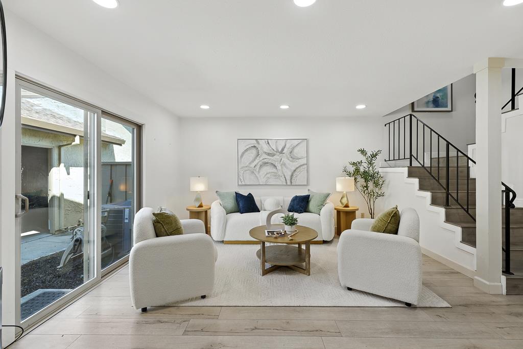 Detail Gallery Image 9 of 63 For 3133 Loma Verde Dr #39,  San Jose,  CA 95117 - 3 Beds | 2/1 Baths