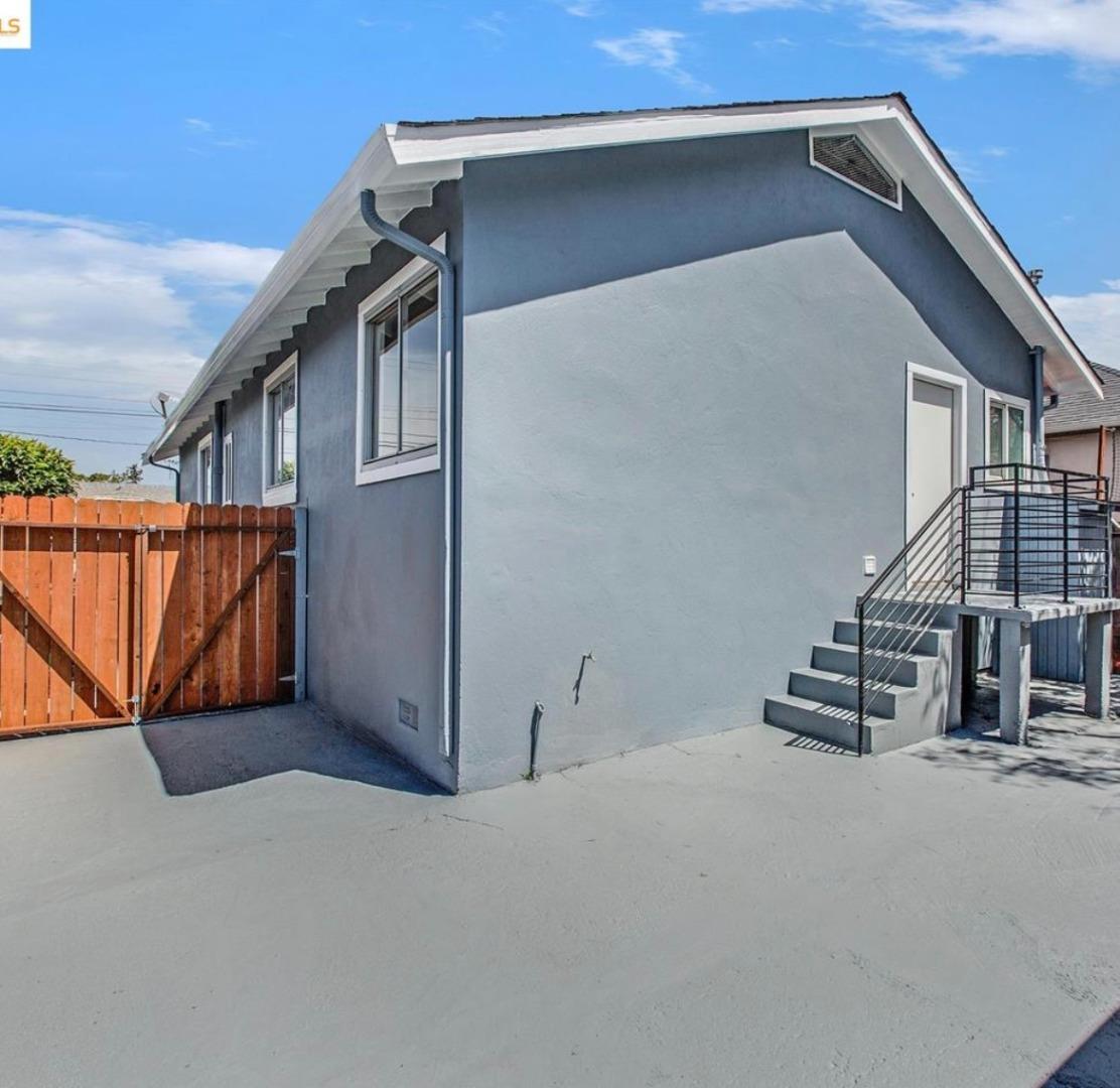 Detail Gallery Image 11 of 19 For 1750 68th Ave, Oakland,  CA 94621 - 4 Beds | 3 Baths