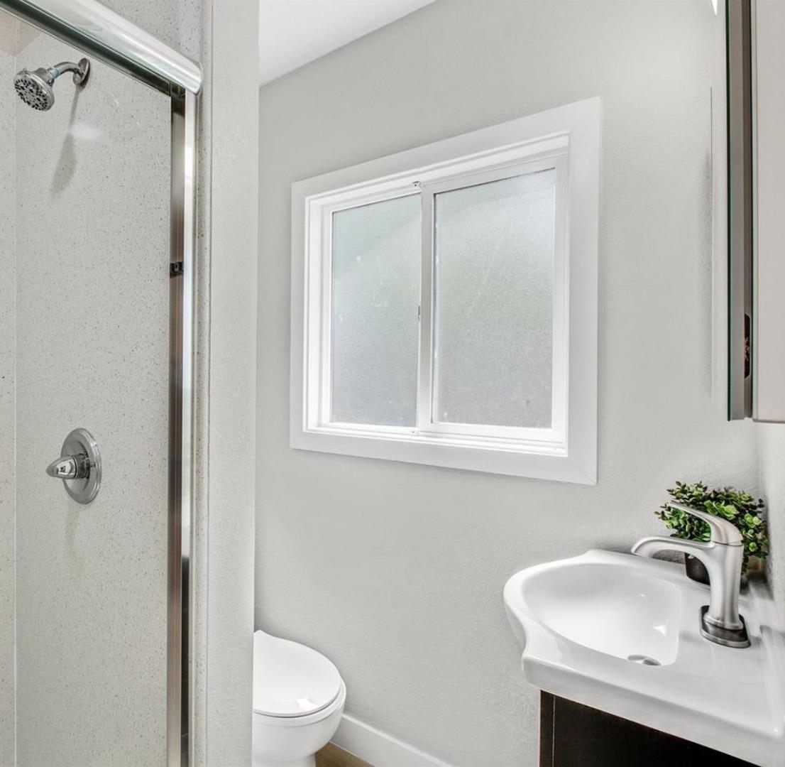 Detail Gallery Image 18 of 19 For 1750 68th Ave, Oakland,  CA 94621 - 4 Beds | 3 Baths
