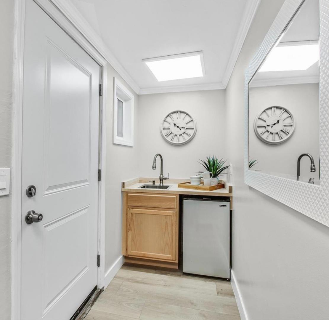 Detail Gallery Image 8 of 19 For 1750 68th Ave, Oakland,  CA 94621 - 4 Beds | 3 Baths