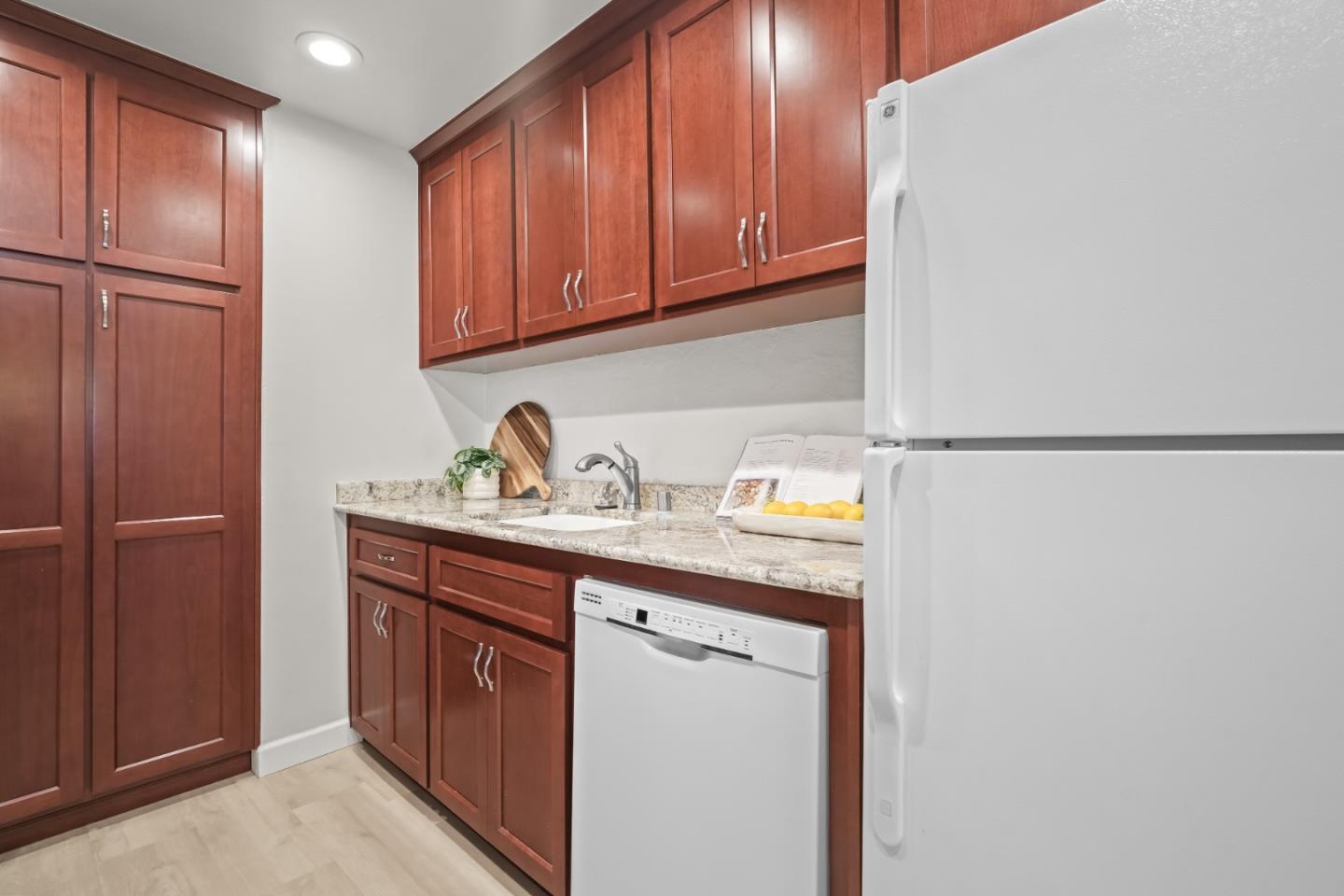Detail Gallery Image 8 of 22 For 505 Cypress Point Dr #186,  Mountain View,  CA 94043 - 2 Beds | 2 Baths