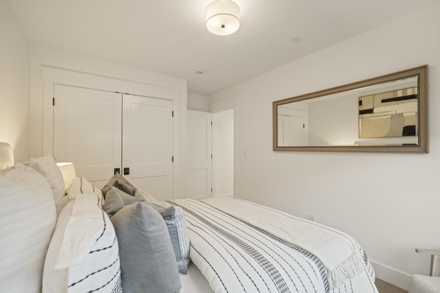 Detail Gallery Image 17 of 38 For 911 Peggy Ln, Menlo Park,  CA 94025 - 4 Beds | 2/1 Baths