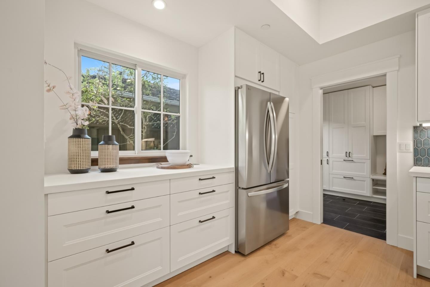 Detail Gallery Image 23 of 38 For 911 Peggy Ln, Menlo Park,  CA 94025 - 4 Beds | 2/1 Baths