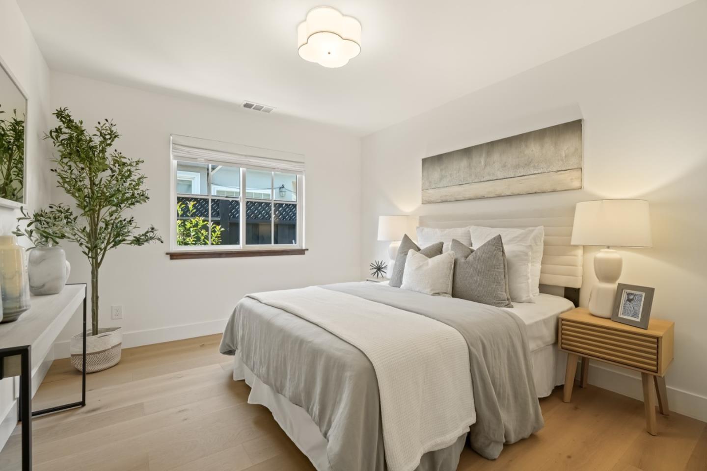 Detail Gallery Image 28 of 38 For 911 Peggy Ln, Menlo Park,  CA 94025 - 4 Beds | 2/1 Baths