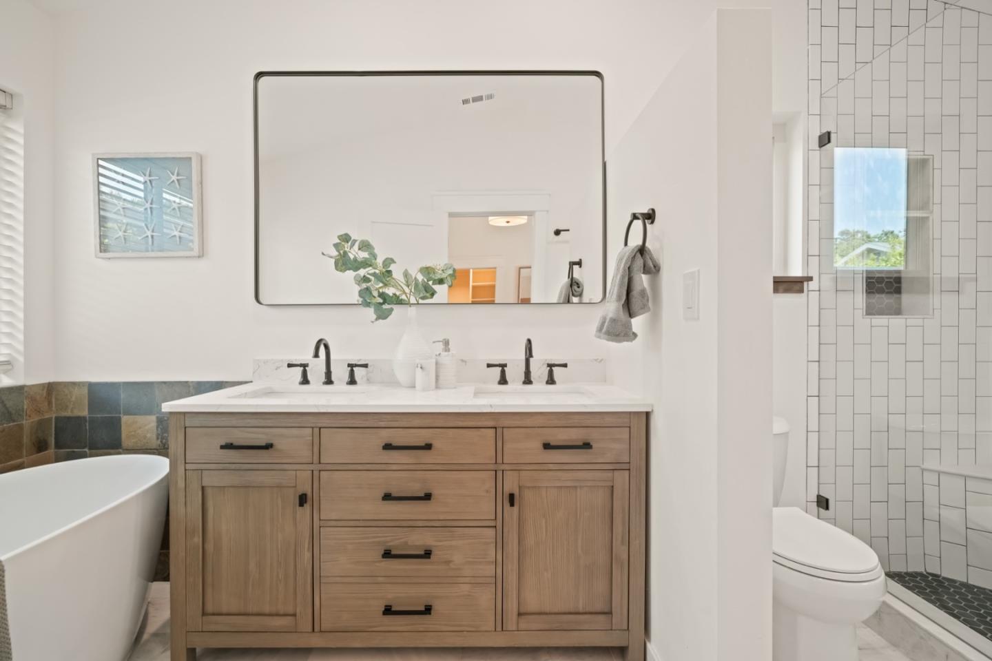 Detail Gallery Image 32 of 38 For 911 Peggy Ln, Menlo Park,  CA 94025 - 4 Beds | 2/1 Baths