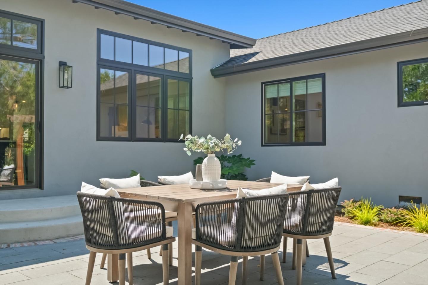 Detail Gallery Image 37 of 38 For 911 Peggy Ln, Menlo Park,  CA 94025 - 4 Beds | 2/1 Baths