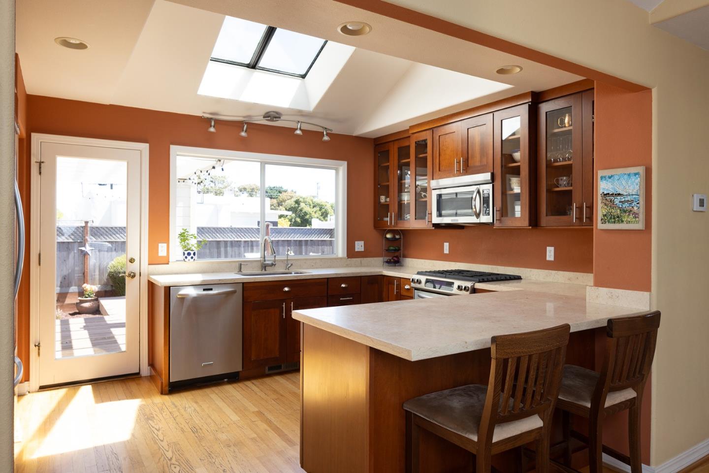 Detail Gallery Image 10 of 30 For 831 Spruce Ave, Pacific Grove,  CA 93950 - 3 Beds | 2 Baths