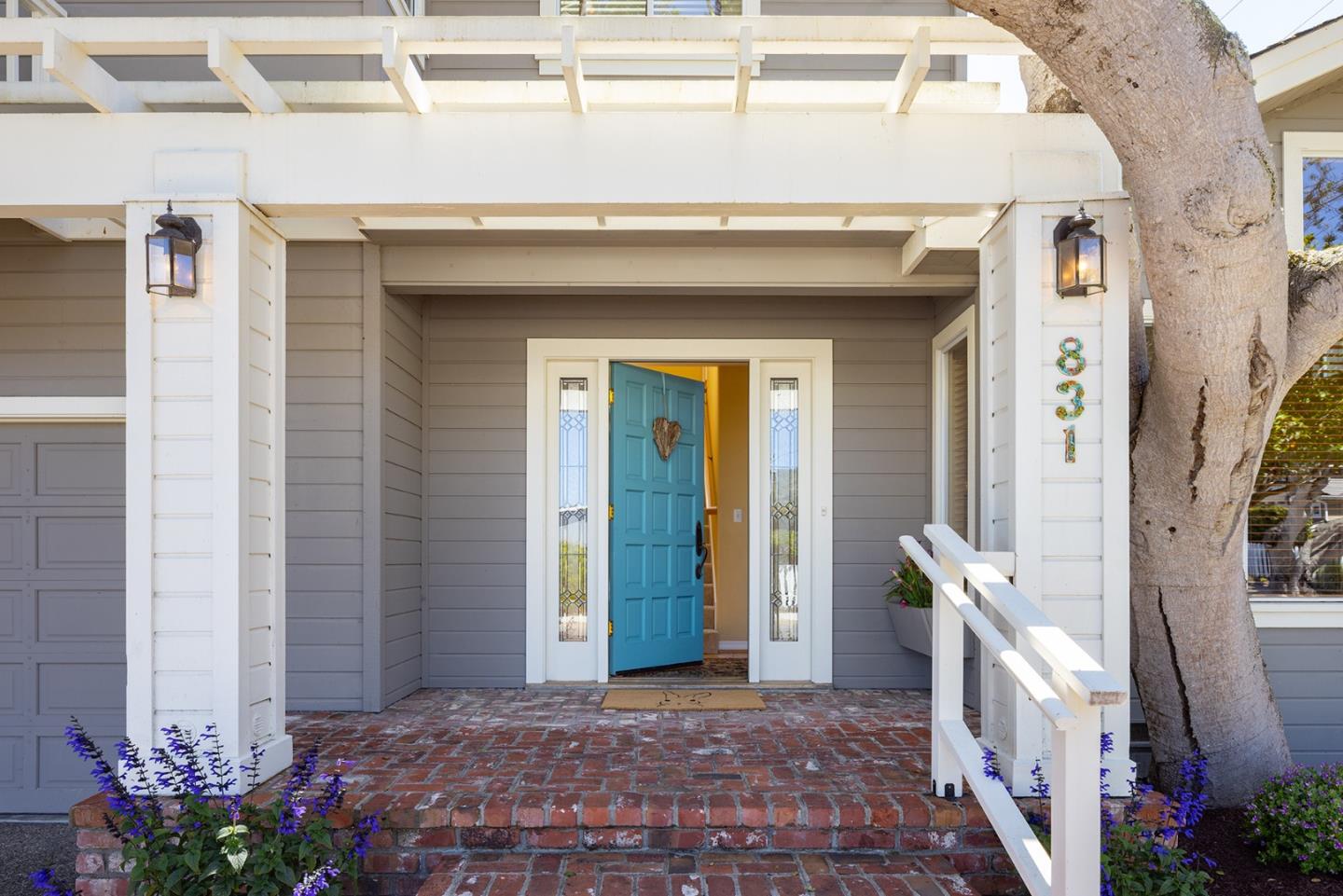 Detail Gallery Image 3 of 30 For 831 Spruce Ave, Pacific Grove,  CA 93950 - 3 Beds | 2 Baths