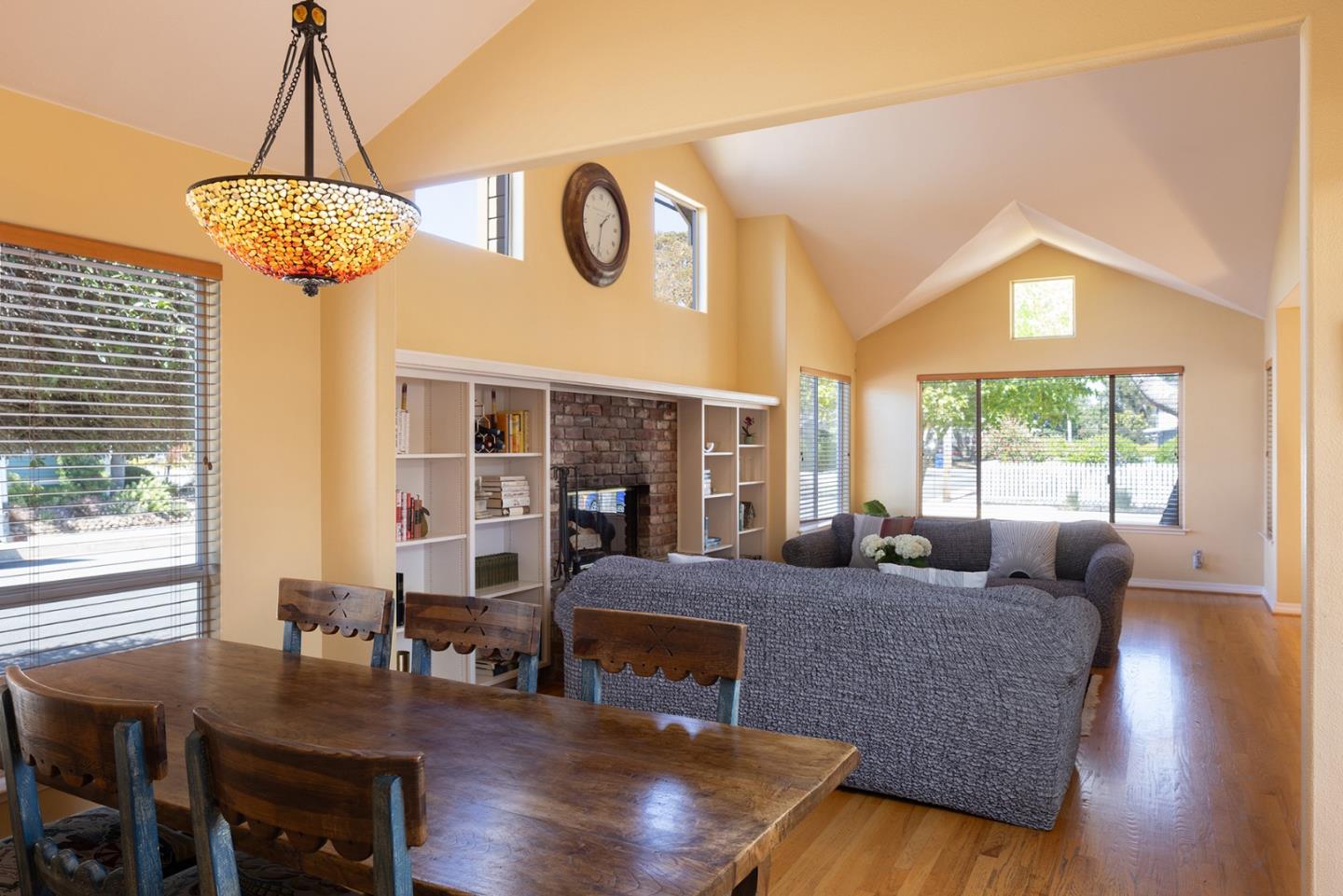 Detail Gallery Image 7 of 30 For 831 Spruce Ave, Pacific Grove,  CA 93950 - 3 Beds | 2 Baths