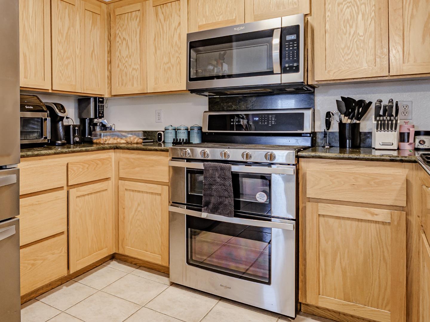 Detail Gallery Image 12 of 28 For 4 Holly Dr #B,  Freedom,  CA 95019 - 2 Beds | 2/1 Baths