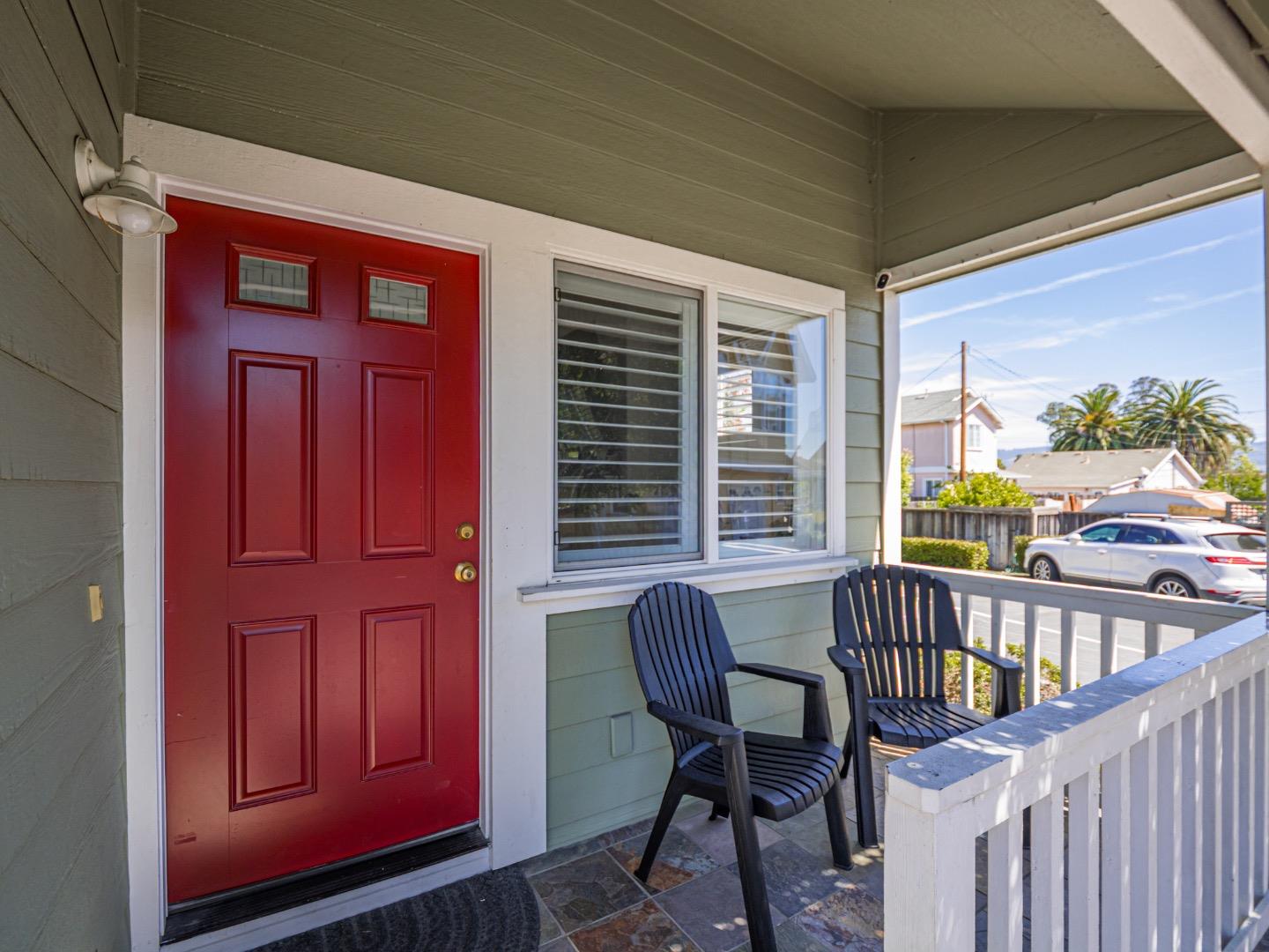 Detail Gallery Image 2 of 28 For 4 Holly Dr #B,  Freedom,  CA 95019 - 2 Beds | 2/1 Baths