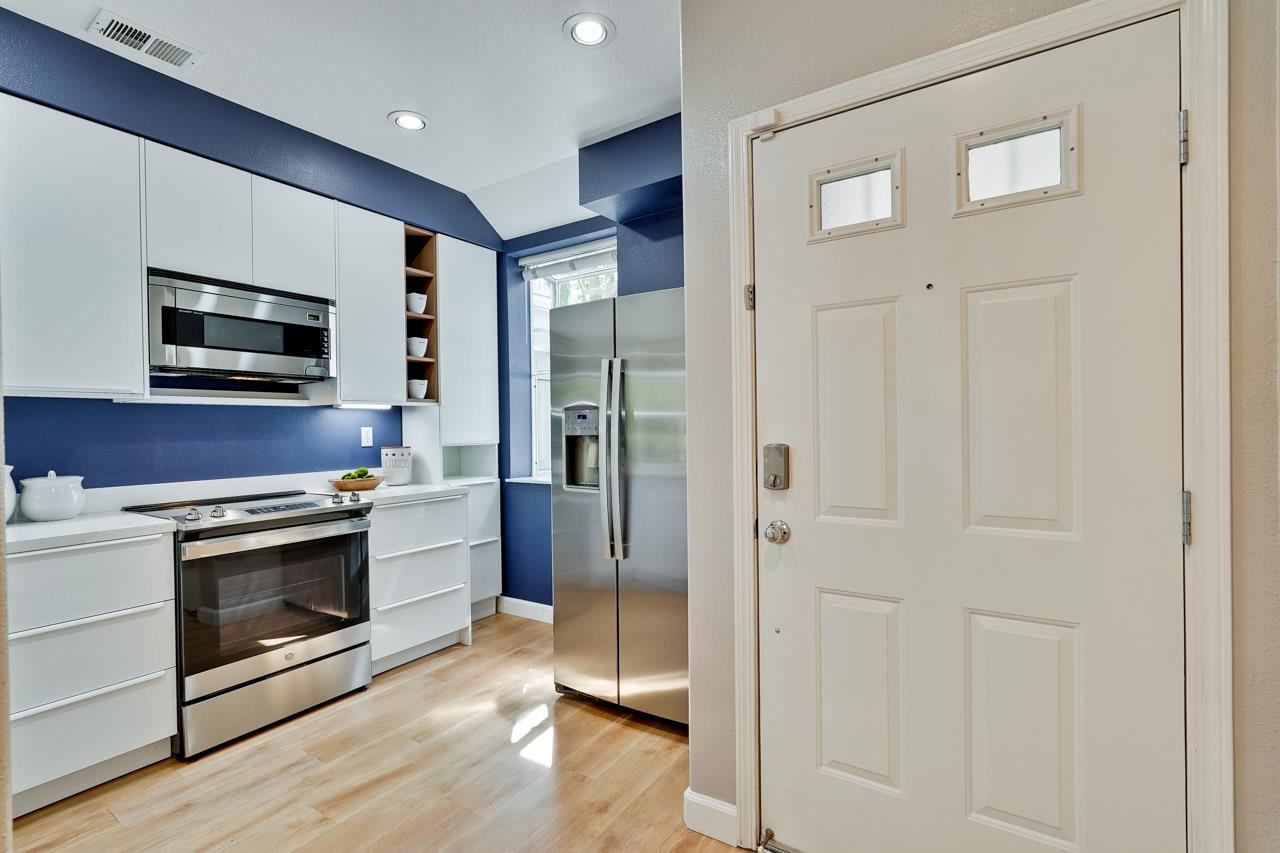 Detail Gallery Image 18 of 38 For 903 Sunrose Ter #103,  Sunnyvale,  CA 94086 - 2 Beds | 2 Baths