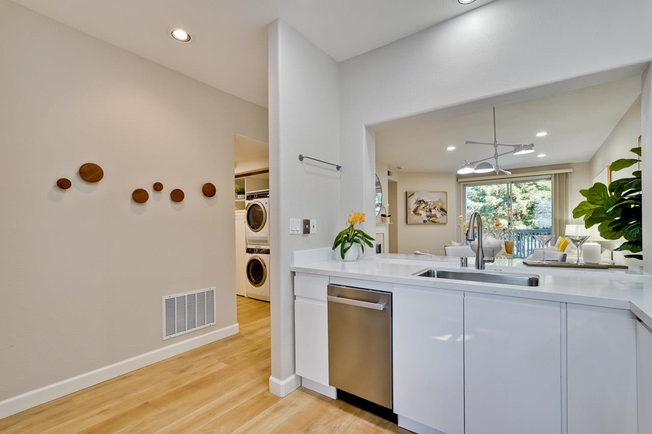 Detail Gallery Image 21 of 38 For 903 Sunrose Ter #103,  Sunnyvale,  CA 94086 - 2 Beds | 2 Baths