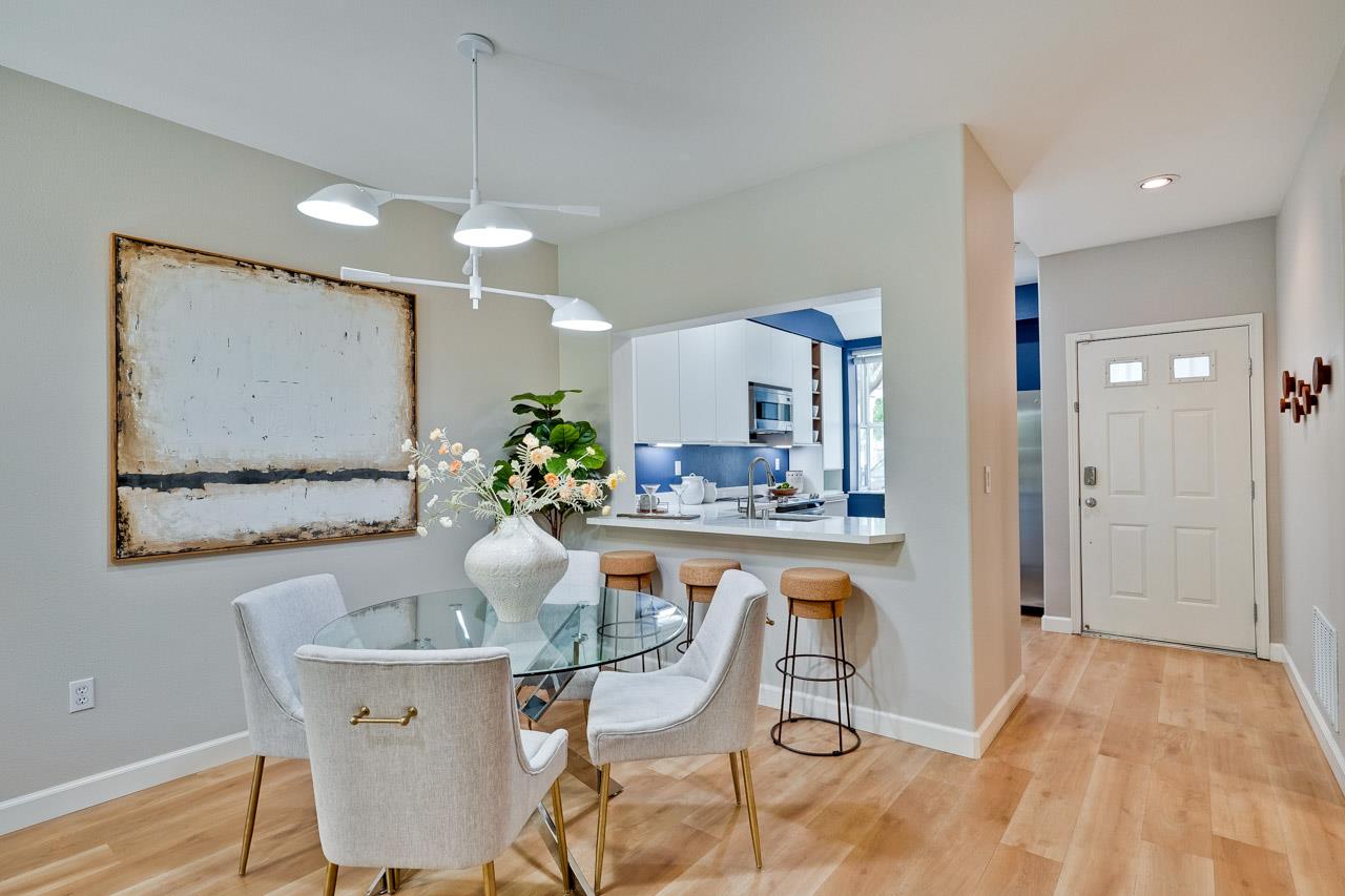 Detail Gallery Image 4 of 38 For 903 Sunrose Ter #103,  Sunnyvale,  CA 94086 - 2 Beds | 2 Baths