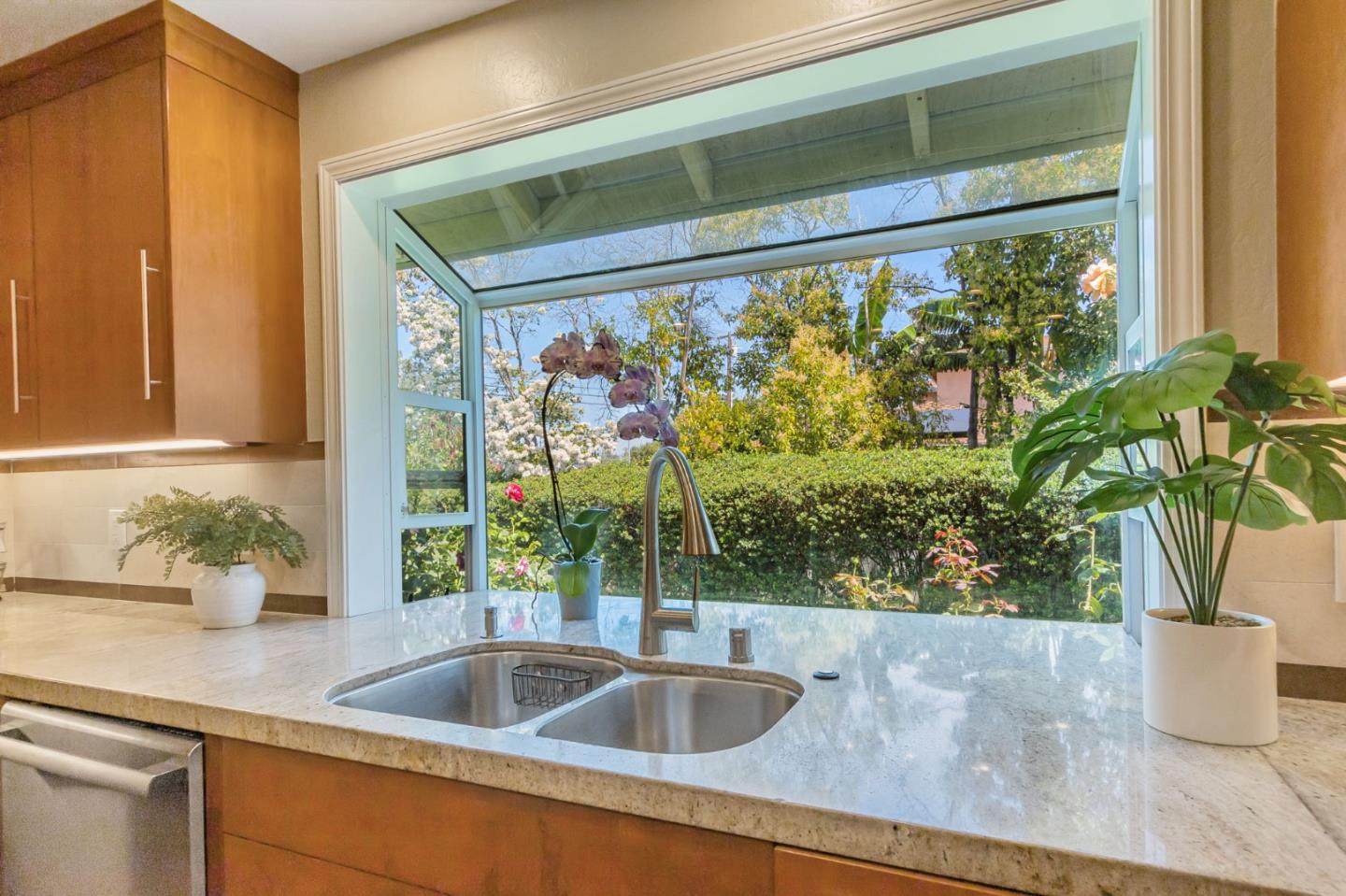 Detail Gallery Image 16 of 52 For 10240 Randy Ln, Cupertino,  CA 95014 - 5 Beds | 3 Baths