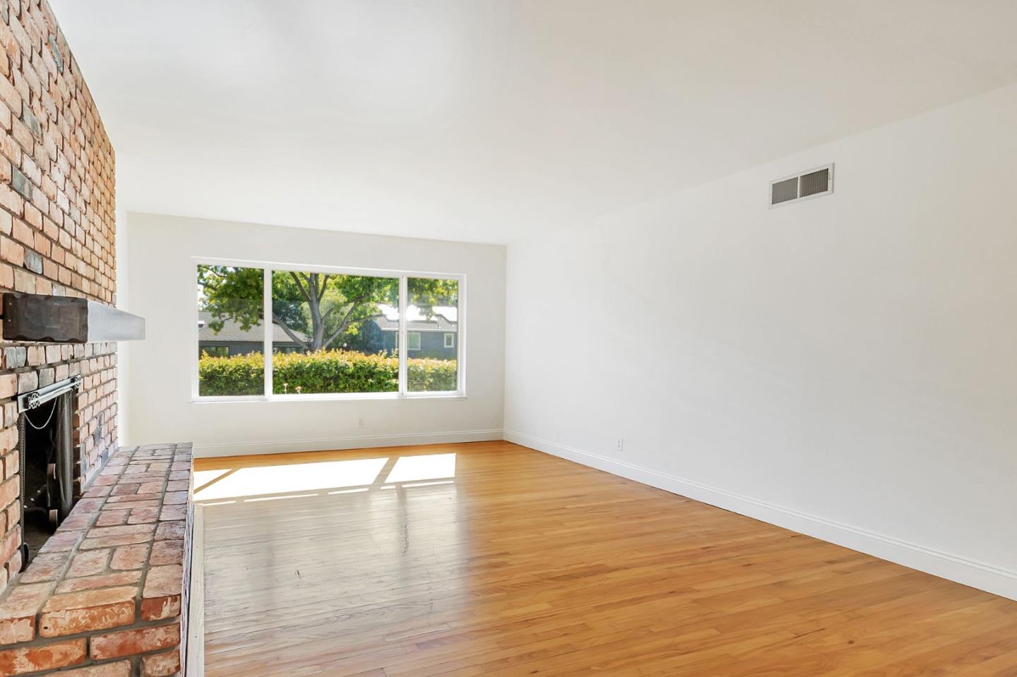 Detail Gallery Image 5 of 37 For 5513 Blossom Acres Dr, San Jose,  CA 95124 - 4 Beds | 3 Baths