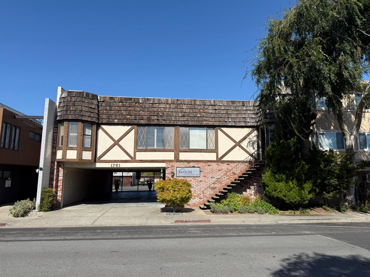 Detail Gallery Image 1 of 6 For 1761 Laurel St, San Carlos,  CA 94070 - 6 Beds | 0/2 Baths
