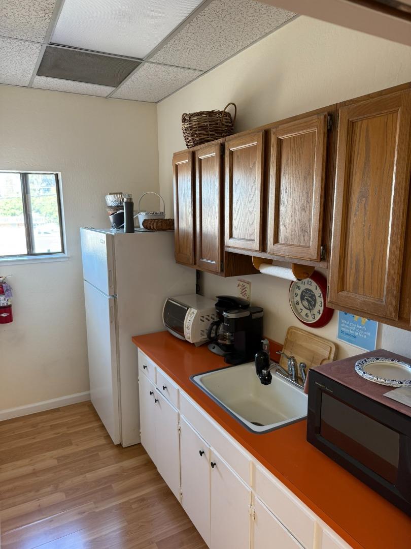 Detail Gallery Image 7 of 9 For 1761 Laurel St, San Carlos,  CA 94070 - 9 Beds | 0/2 Baths