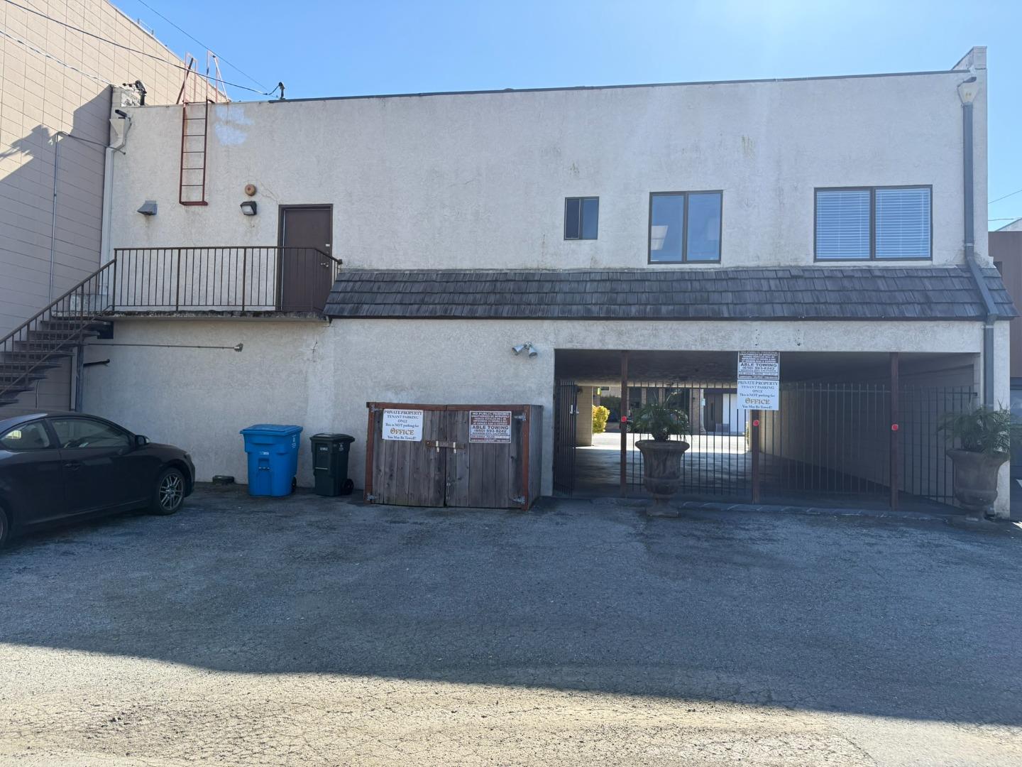 Detail Gallery Image 8 of 9 For 1761 Laurel St, San Carlos,  CA 94070 - 9 Beds | 0/2 Baths