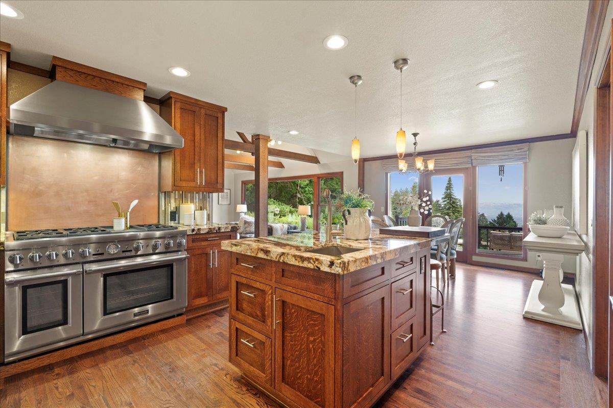 Detail Gallery Image 14 of 64 For 19960 Skyline Blvd, Los Gatos,  CA 95033 - 4 Beds | 3/1 Baths