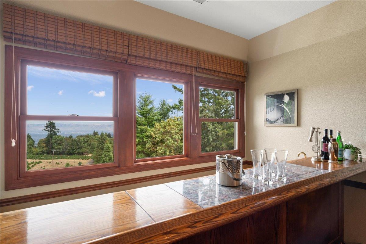 Detail Gallery Image 32 of 64 For 19960 Skyline Blvd, Los Gatos,  CA 95033 - 4 Beds | 3/1 Baths