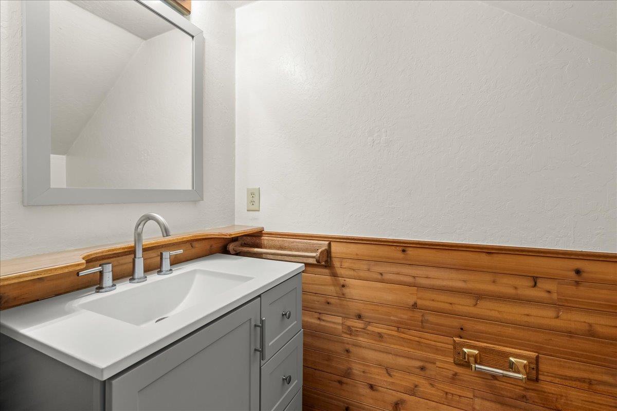 Detail Gallery Image 70 of 75 For 19960 Skyline Blvd, Los Gatos,  CA 95033 - 4 Beds | 3/1 Baths