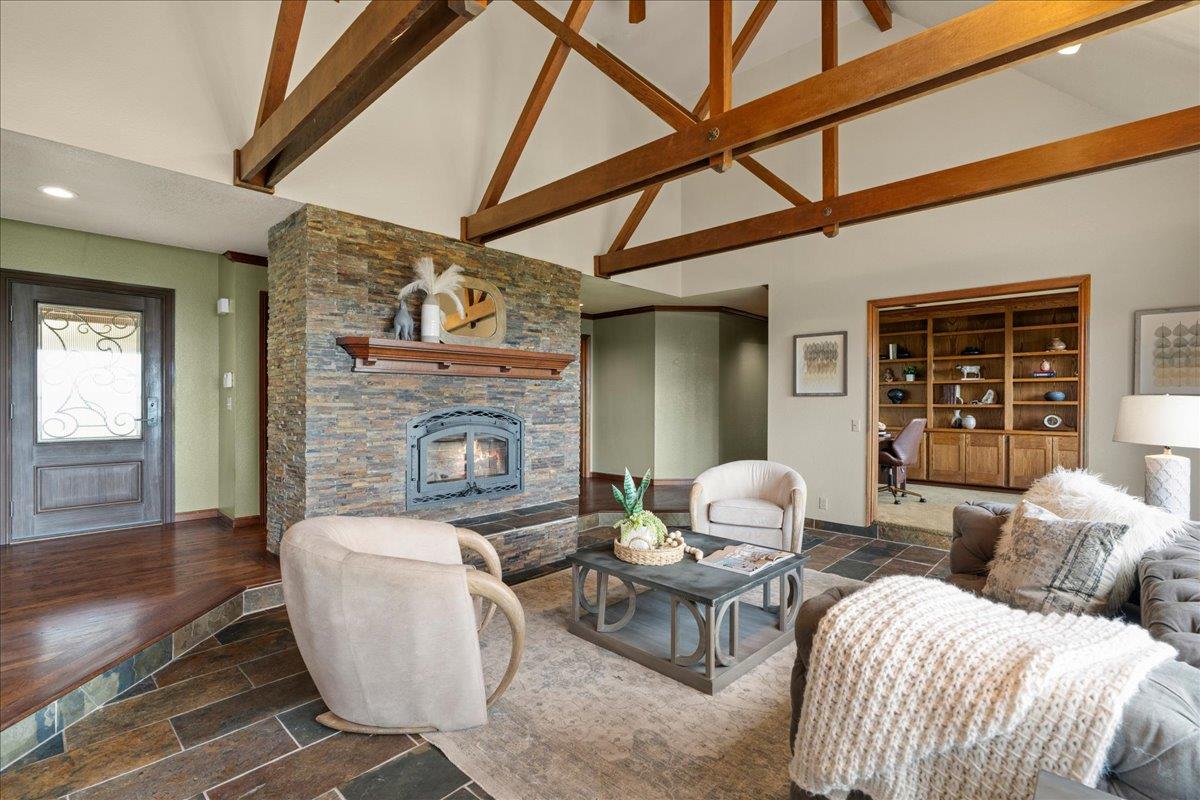 Detail Gallery Image 8 of 64 For 19960 Skyline Blvd, Los Gatos,  CA 95033 - 4 Beds | 3/1 Baths