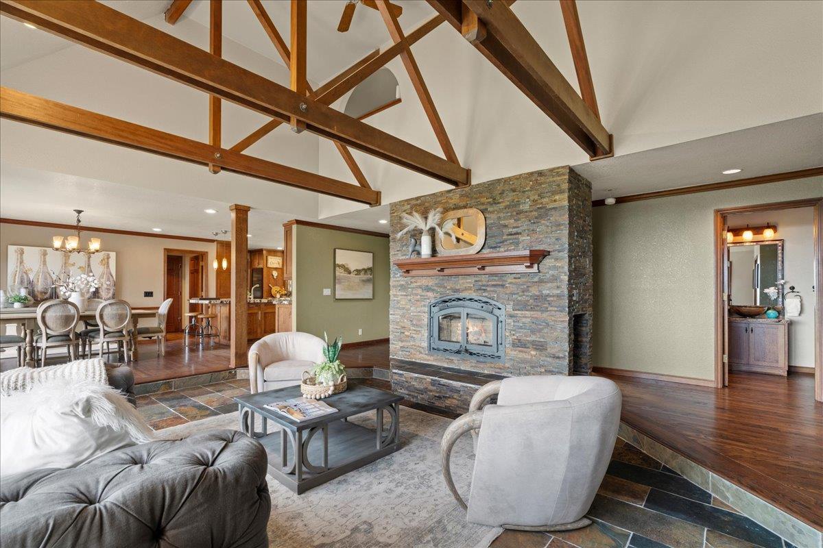 Detail Gallery Image 9 of 64 For 19960 Skyline Blvd, Los Gatos,  CA 95033 - 4 Beds | 3/1 Baths