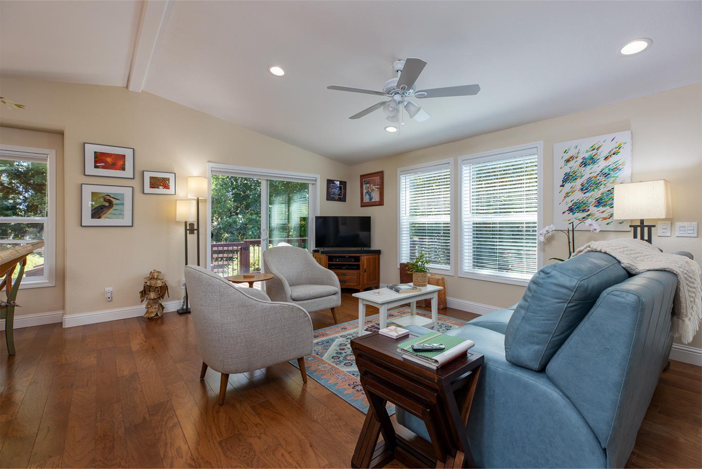 Detail Gallery Image 10 of 37 For 9 Oak Shadows Ln #0,  Aptos,  CA 95003 - 2 Beds | 2 Baths