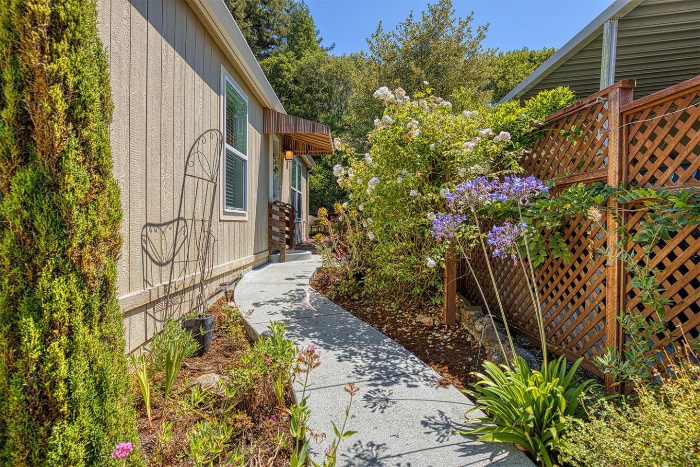 Detail Gallery Image 3 of 37 For 9 Oak Shadows Ln #0,  Aptos,  CA 95003 - 2 Beds | 2 Baths